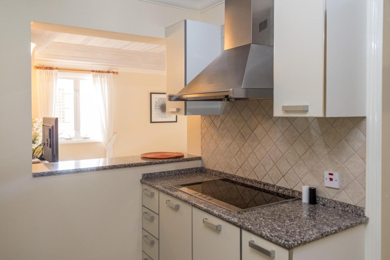 White Sands Beach Condos Christ Church Extérieur photo