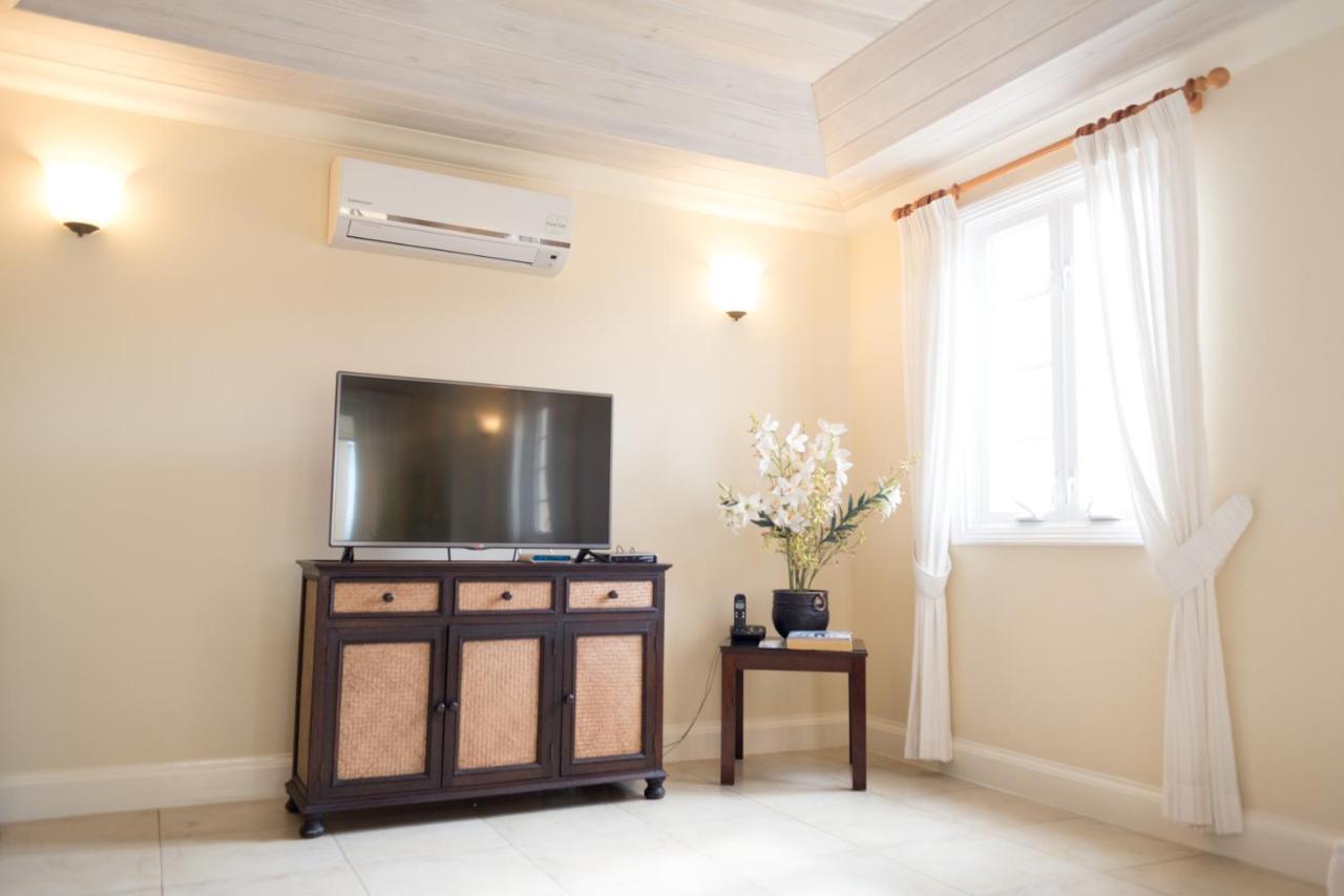 White Sands Beach Condos Christ Church Extérieur photo