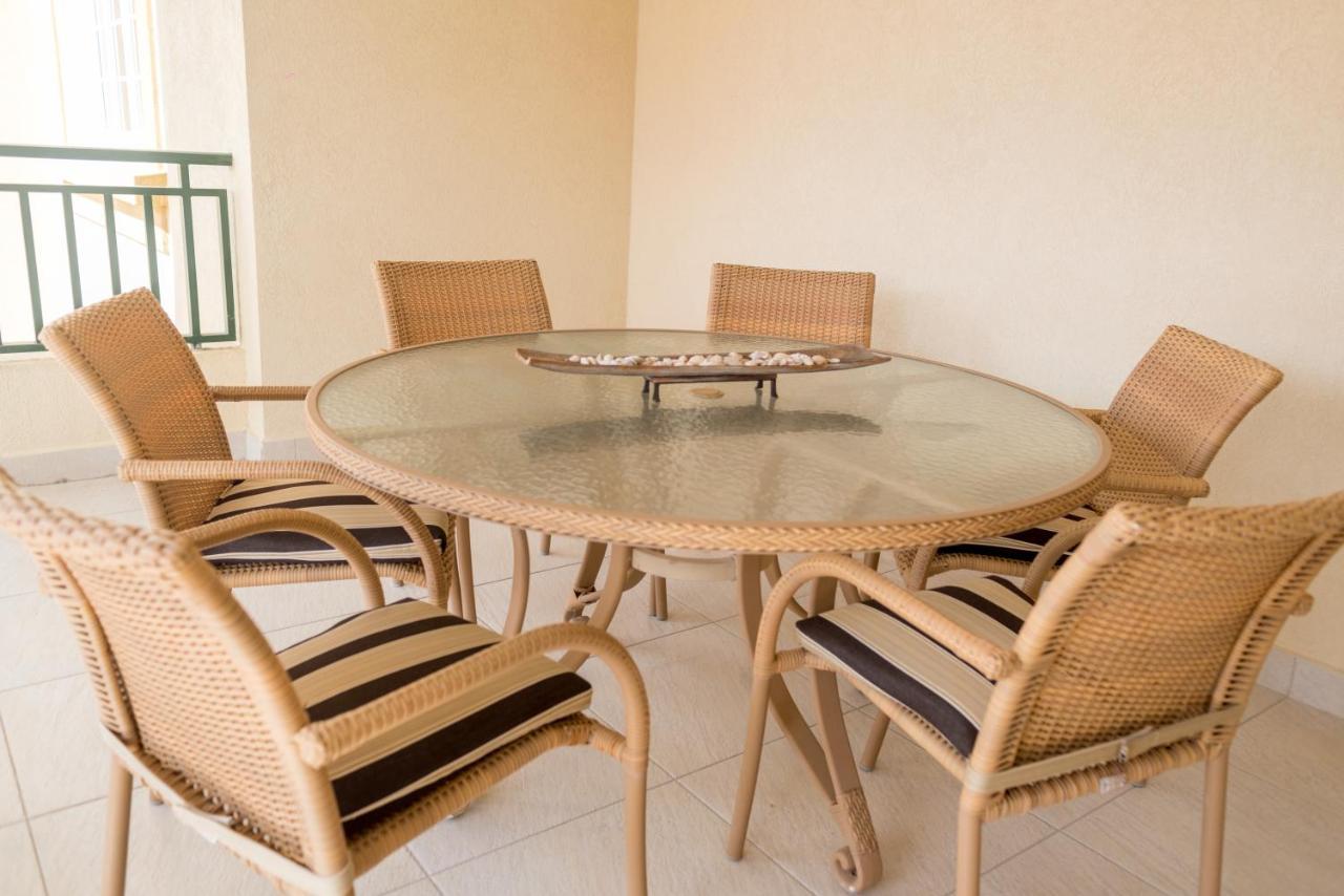White Sands Beach Condos Christ Church Extérieur photo