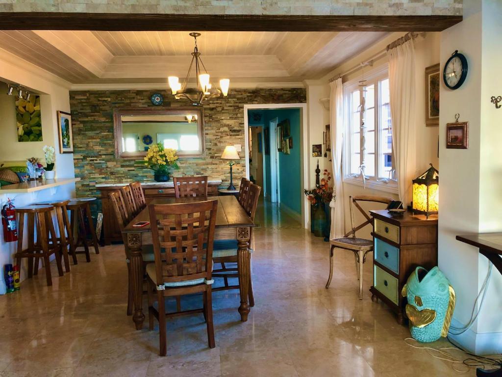 White Sands Beach Condos Christ Church Extérieur photo